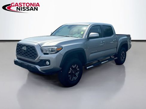 Used 2022 Toyota Tacoma TRD Off-Road w/ Technology Package AWD/4WD image 3