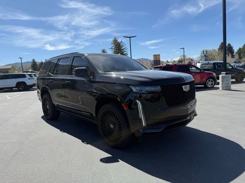 Used 2021 Cadillac Escalade Sport Platinum image 2