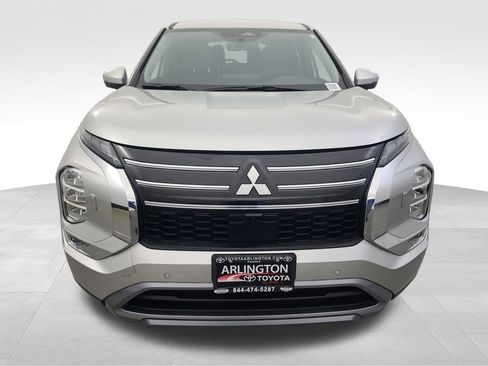 Used 2025 Mitsubishi Outlander SE image 9