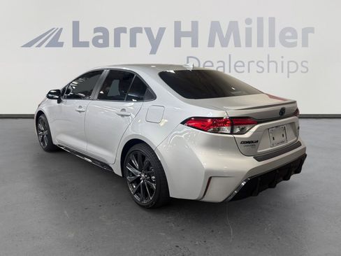 Used 2026 Toyota Corolla SE w/ SE Package FWD image 3
