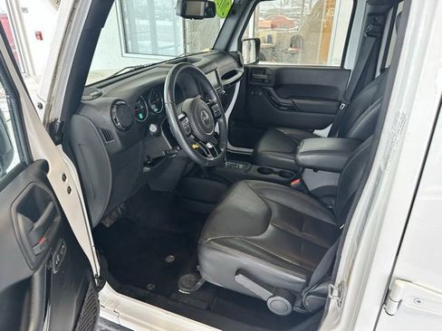 Used 2015 Jeep Wrangler Unlimited Sahara image 7