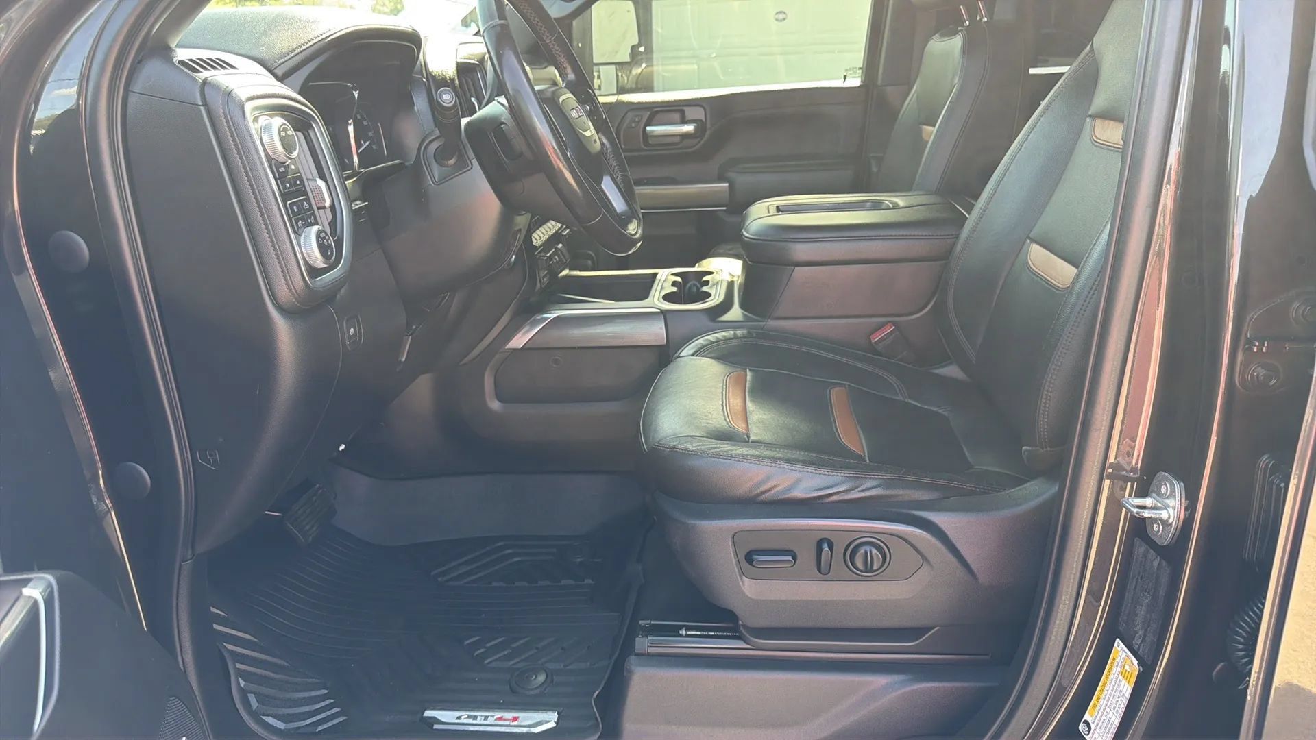 Used 2020 GMC Sierra 2500 AT4 w/ AT4 Premium Package AWD/4WD image 9