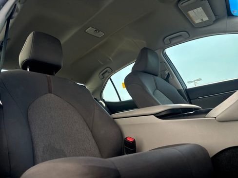 Used 2018 Toyota Camry LE image 22