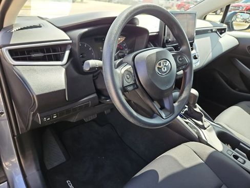 Used 2025 Toyota Corolla LE image 10