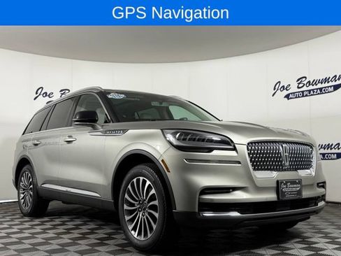 Used 2023 Lincoln Aviator AWD w/ Premium Package image 4