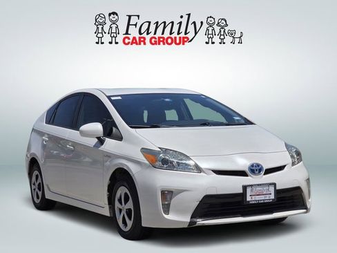 Used 2015 Toyota Prius Two FWD image 2
