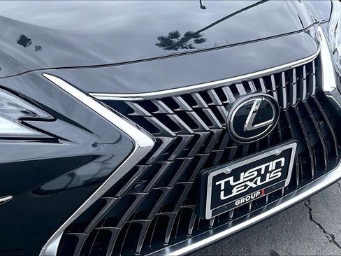 Used 2024 Lexus ES 300h w/ Premium Package image 30