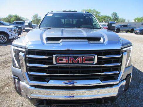 New 2026 GMC Sierra 2500 SLT w/ SLT Premium Package AWD/4WD image 11
