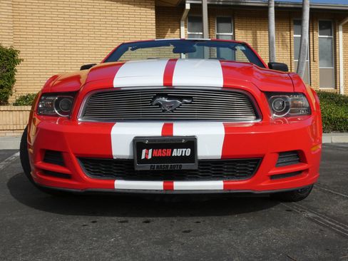 Used 2013 Ford Mustang Convertible image 17