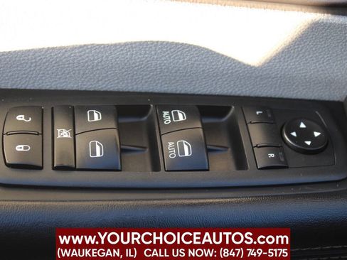 Used 2018 Chrysler Pacifica Touring-L image 27