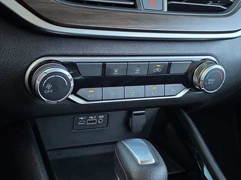 Used 2024 Nissan Altima 2.5 SV image 20