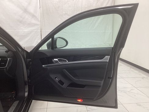Used 2013 Porsche Panamera S image 18