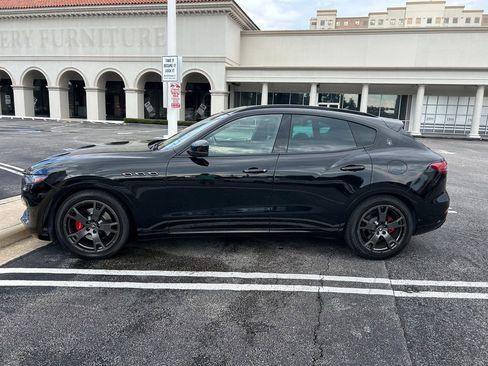 Used 2020 Maserati Levante image 3