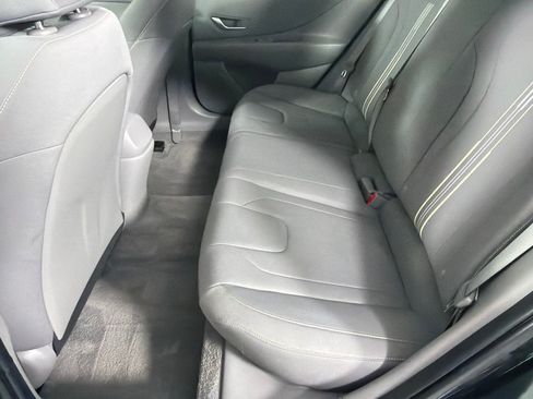 Used 2023 Hyundai Elantra SEL w/ Convenience Package FWD image 18