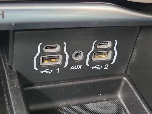 Used 2024 Chrysler Pacifica Limited FWD image 17