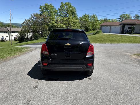 Used 2020 Chevrolet Trax LS w/ Tint and Cruise Package AWD/4WD image 4