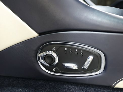 Used 2019 Aston Martin DB11 Coupe RWD image 24