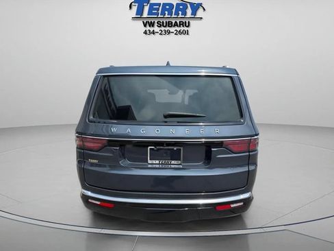 Used 2025 Jeep Wagoneer Series III w/ Premium Group I AWD/4WD image 2
