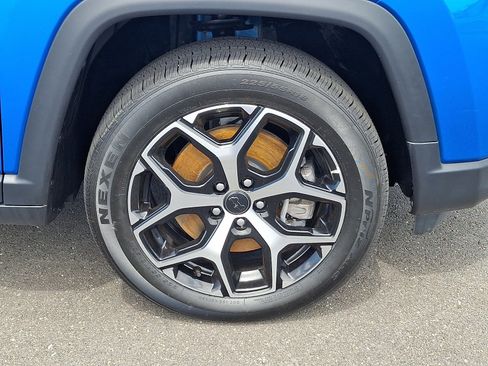 Certified 2025 Jeep Compass Limited AWD/4WD image 8