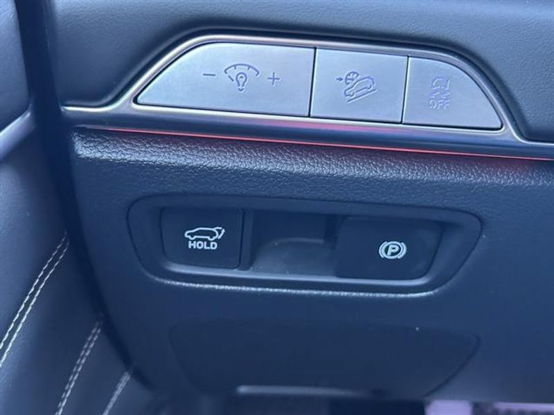 Used 2025 Genesis GV80 2.5T Standard AWD/4WD image 19