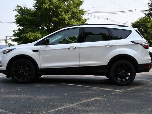 Used 2017 Ford Escape SE w/ SE Sport Appearance Package FWD image 4