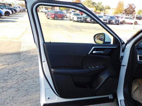 New 2025 Mitsubishi Outlander SE image 12