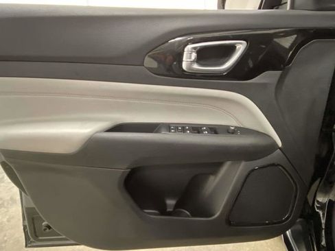 Used 2024 Jeep Compass Limited image 12