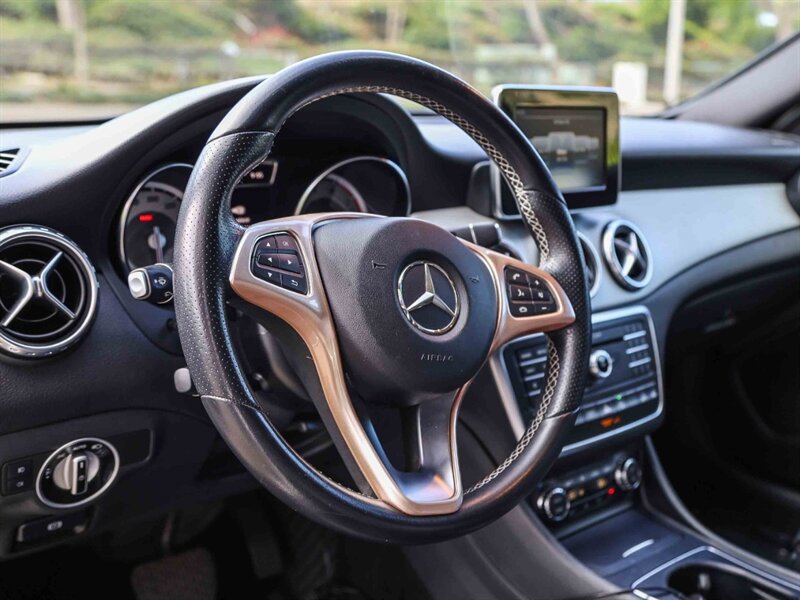 Used 2016 Mercedes-Benz GLA 250 4MATIC image 28