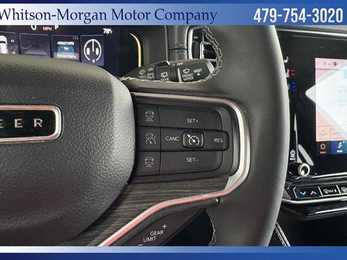 Used 2024 Jeep Wagoneer Series II w/ Flexible Seating Group image 18