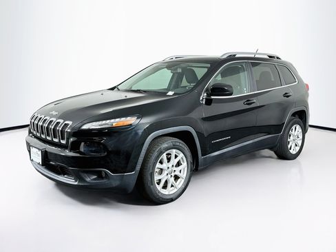 Used 2018 Jeep Cherokee Latitude FWD image 3