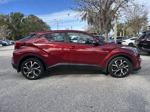 Used 2018 Toyota C-HR XLE image 7