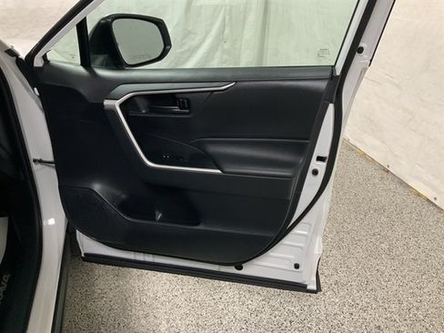Used 2019 Toyota RAV4 LE w/ All Weather Liner Package AWD/4WD image 20