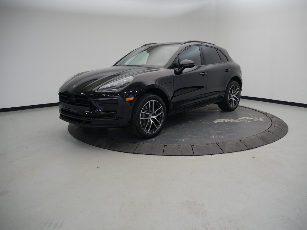 Certified 2026 Porsche Macan AWD/4WD image 1