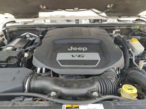 Certified 2016 Jeep Wrangler Unlimited Sahara AWD/4WD image 29