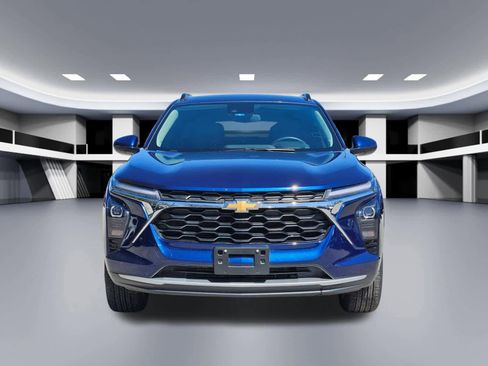 Used 2024 Chevrolet Trax LT w/ LT Convenience Package image 9