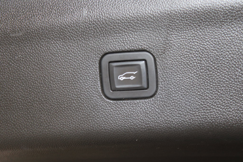 Used 2019 Buick Enclave Essence FWD image 14