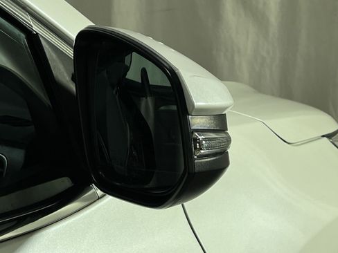 Used 2019 Toyota Highlander XLE AWD/4WD image 23