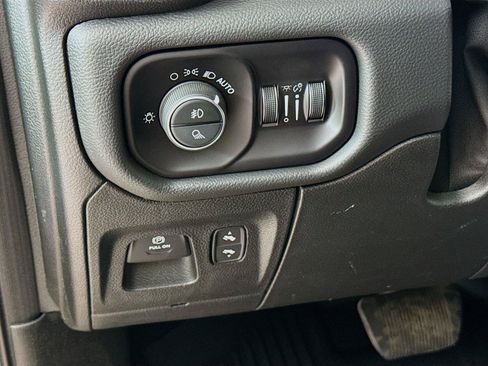 Used 2019 RAM 1500 Laramie AWD/4WD image 14