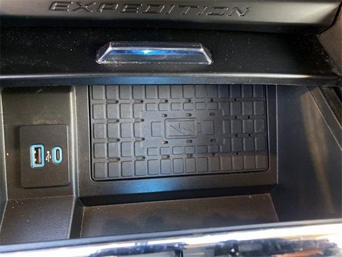 Used 2024 Ford Expedition XLT image 17