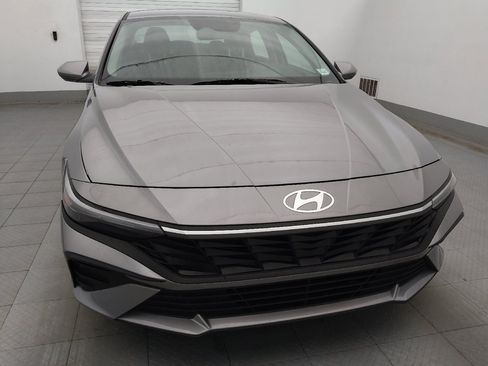 Used 2025 Hyundai Elantra SE FWD image 14