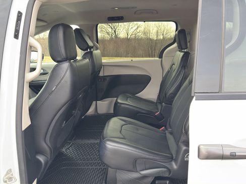 Used 2024 Chrysler Pacifica Touring-L w/ Road Tripper Package FWD image 32