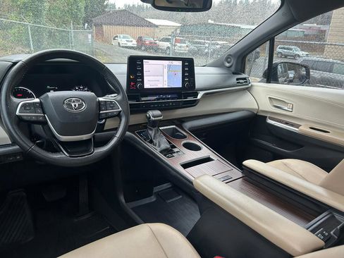Used 2023 Toyota Sienna XLE w/ XLE Plus Package AWD/4WD image 16