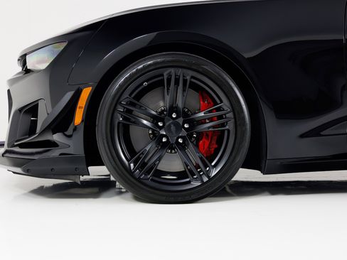 Used 2018 Chevrolet Camaro ZL1 image 9