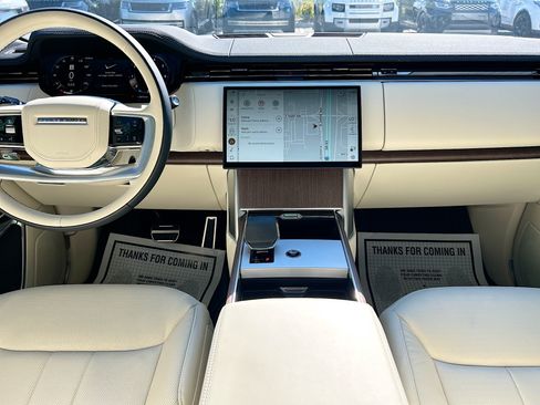 Used 2025 Land Rover Range Rover SE AWD/4WD image 17