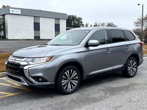Used 2019 Mitsubishi Outlander SE image 3