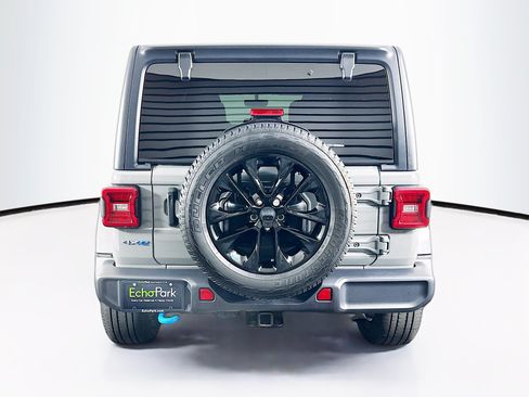 Used 2023 Jeep Wrangler Unlimited Sahara AWD/4WD image 7