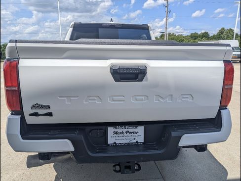 Used 2026 Toyota Tacoma SR5 AWD/4WD image 9