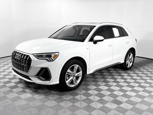 Certified 2024 Audi Q3 2.0T Premium Plus image 3