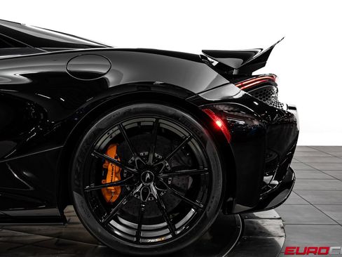 Used 2022 McLaren 765LT RWD image 20