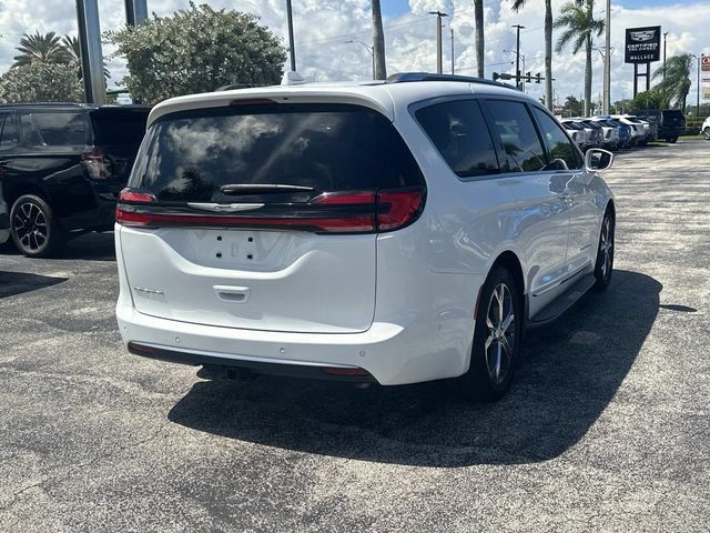 Used 2022 Chrysler Pacifica Pinnacle FWD image 7